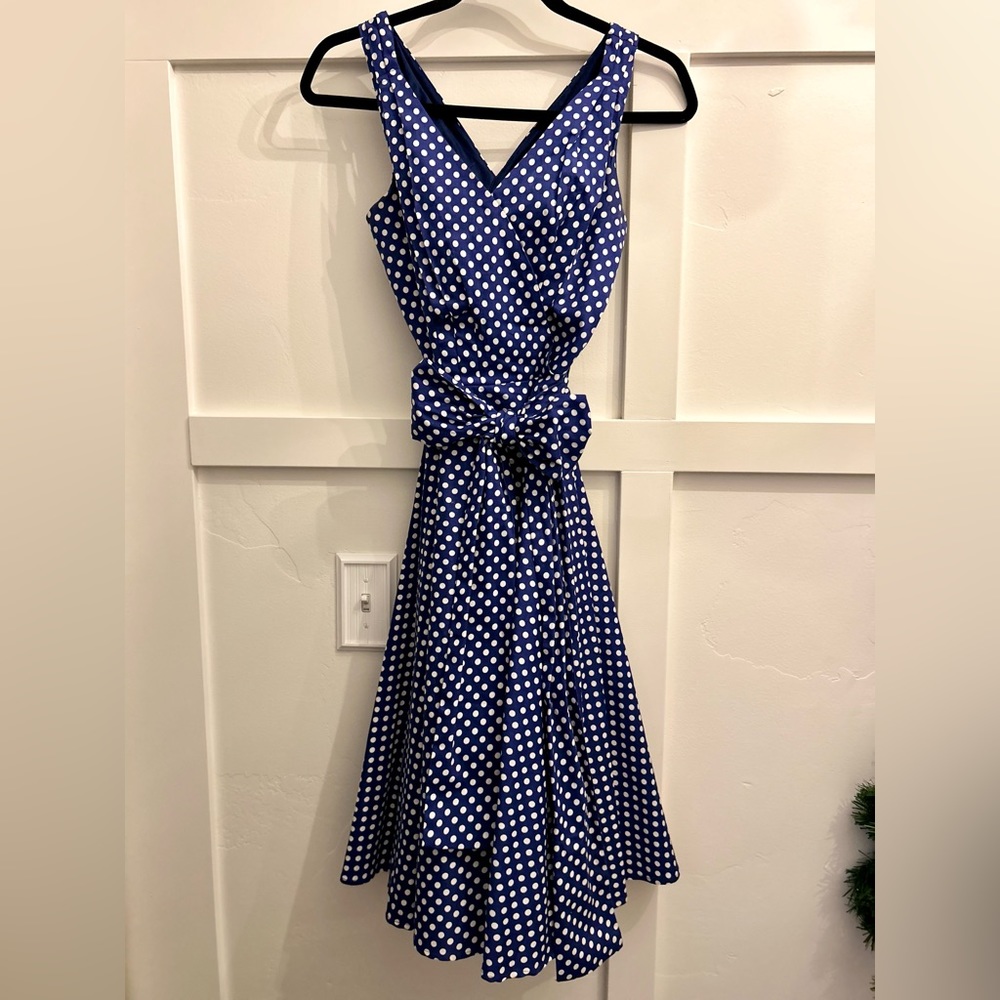 🌶️ Beautiful blue and white polka dot dress. purchased from ModCloth.